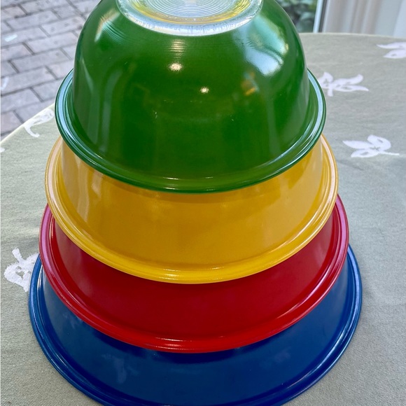 Pyrex Other - Vintage Pyrex 4 primary colors mixing bowls and good vintage condition. cottage